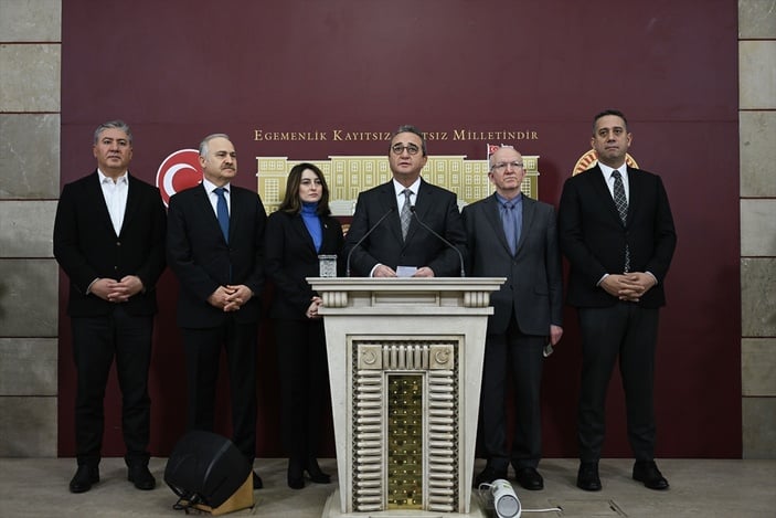 CHP'li Bülent Tezcan: Başörtüsü teklifine destek vermeyeceğiz