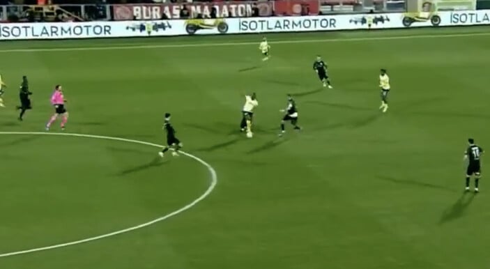 Enner Valencia'nın Ümraniyespor maçında kaçırdığı gol