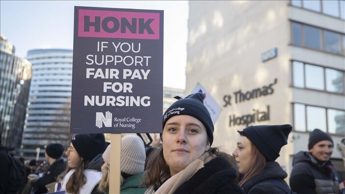 İngiltere'de hemşireler 2 günlük grev başlattı