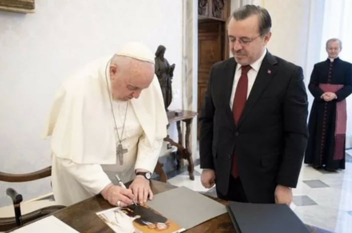 Lütfullah Göktaş: Papa, Türkiye'nin çabalarından övgüyle söz ediyor