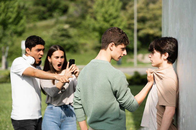 Okullarda Akran Zorbalığı Neden Olur ?