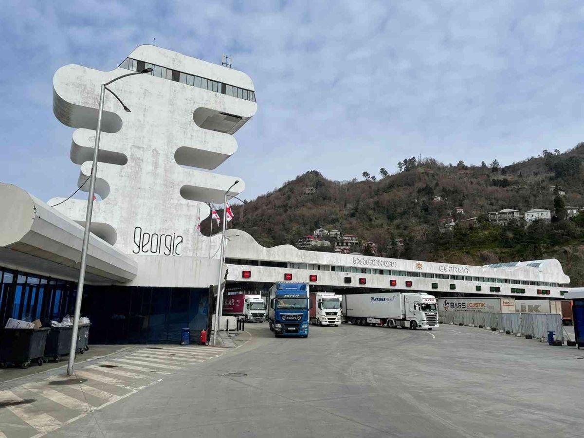 Sarp Sınır Kapısı'ndan geçişler önceki yıllara göre yüzde 430 arttı