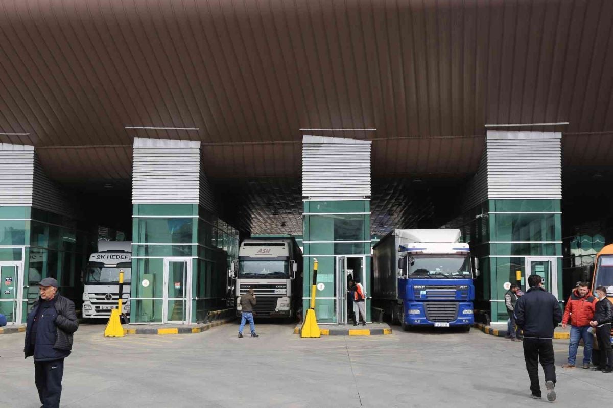 Sarp Sınır Kapısı'ndan geçişler önceki yıllara göre yüzde 430 arttı