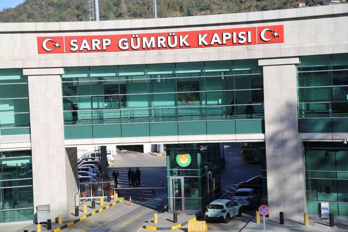 Sarp Sınır Kapısı'ndan geçişler önceki yıllara göre yüzde 430 arttı