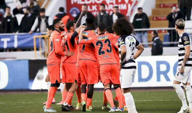 Başakşehir, Kasımpaşa'yı son dakika golleriyle yendi