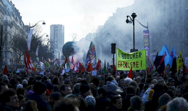 Fransa'da bir kez daha emeklilik reformu protesto edildi