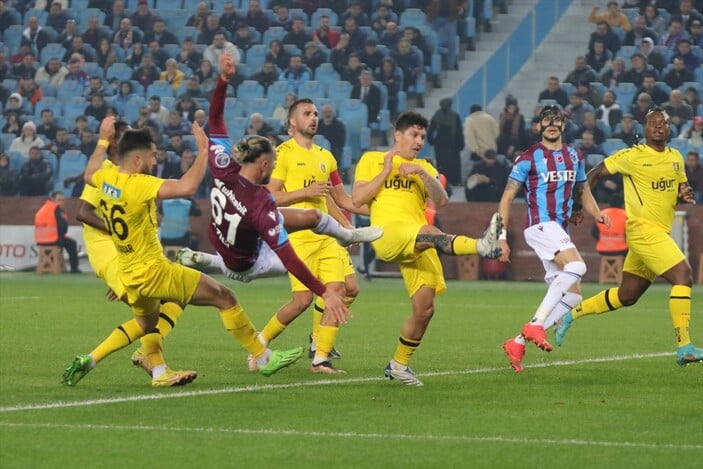 Trabzonspor, İstanbulspor'u farklı geçti