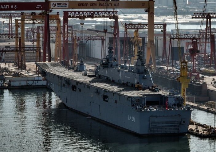 Türkiye'nin ilk uçak gemisi TCG Anadolu, havadan görüntülendi