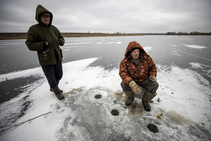 Ukraynalılar, savaşın stresini balık tutarak atmaya çalışıyor