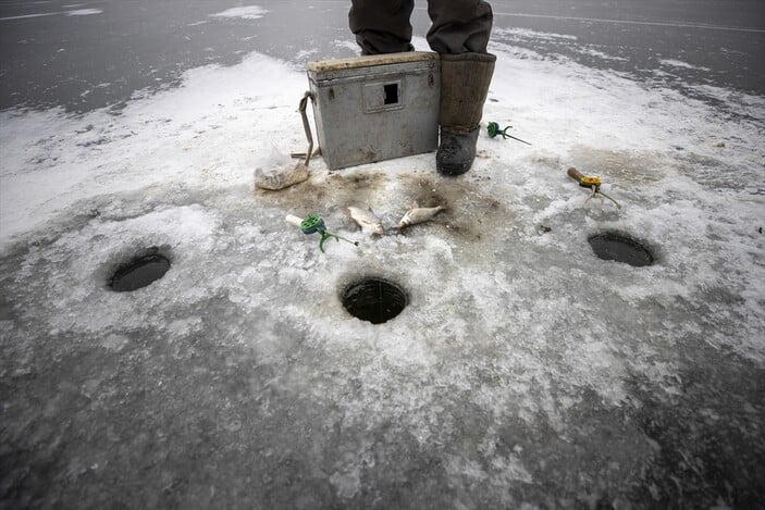 Ukraynalılar, savaşın stresini balık tutarak atmaya çalışıyor
