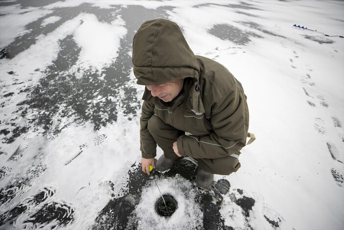 Ukraynalılar, savaşın stresini balık tutarak atmaya çalışıyor