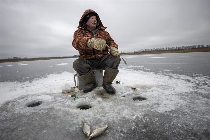 Ukraynalılar, savaşın stresini balık tutarak atmaya çalışıyor