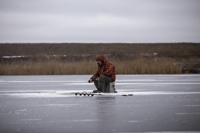 Ukraynalılar, savaşın stresini balık tutarak atmaya çalışıyor