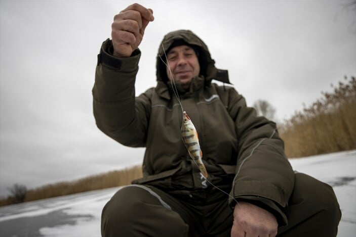 Ukraynalılar, savaşın stresini balık tutarak atmaya çalışıyor