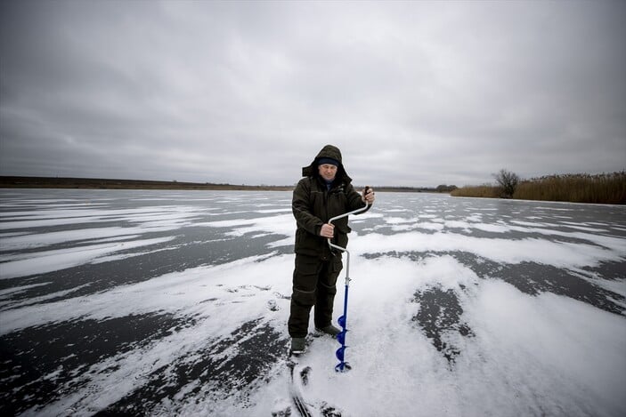 Ukraynalılar, savaşın stresini balık tutarak atmaya çalışıyor