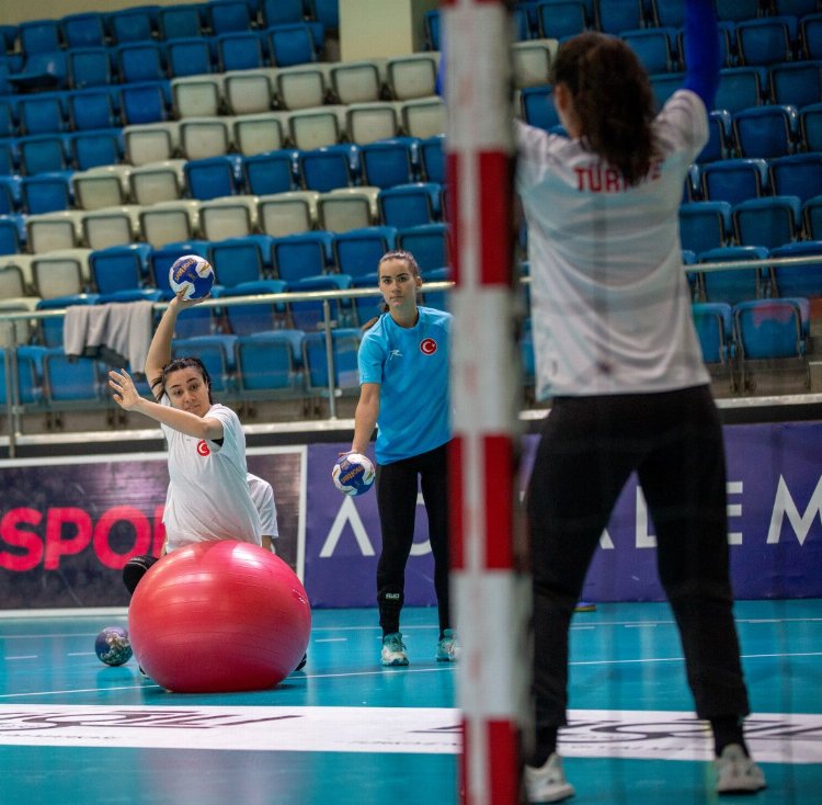 A Milli Kadın Hentbol Takımı 'Dünya' hazırlıklarına başladı