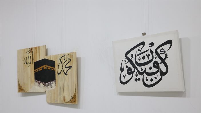 Afganistan'da depremzedelerle dayanışma için sergi açıldı