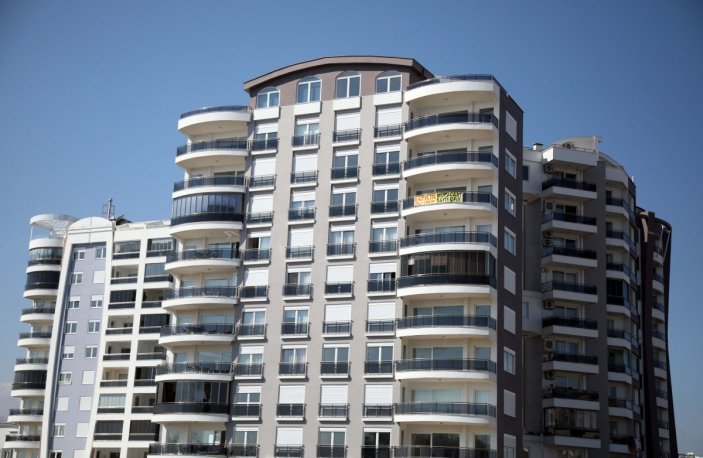 Antalya'da savaş ve deprem sonrası ev fiyatları artarken trafikte yabancı plakalar kaydedildi