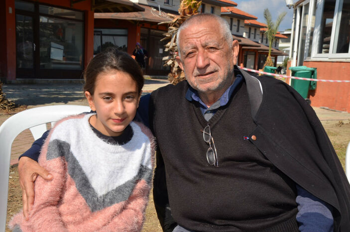 Antalya'ya yerleşen depremzede: Deprem anında halaya kaldırıldığımı düşündüm