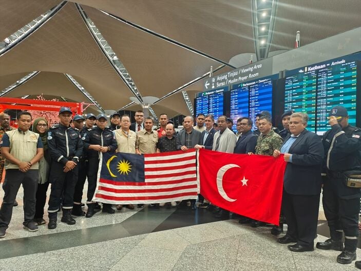 Asrın felaketi için yurt dışından arama-kurtarma ekipleri seferber oldu