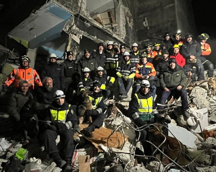 Asrın felaketi için yurt dışından arama-kurtarma ekipleri seferber oldu