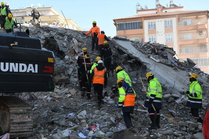 Asrın felaketi için yurt dışından arama-kurtarma ekipleri seferber oldu