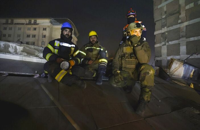 Asrın felaketi için yurt dışından arama-kurtarma ekipleri seferber oldu