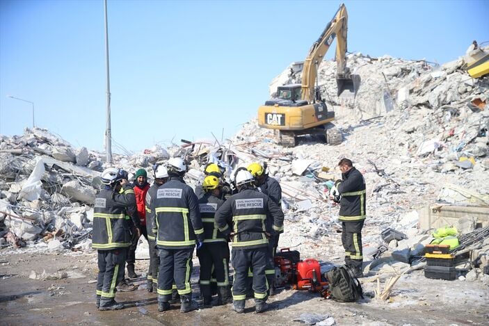 Asrın felaketi için yurt dışından arama-kurtarma ekipleri seferber oldu