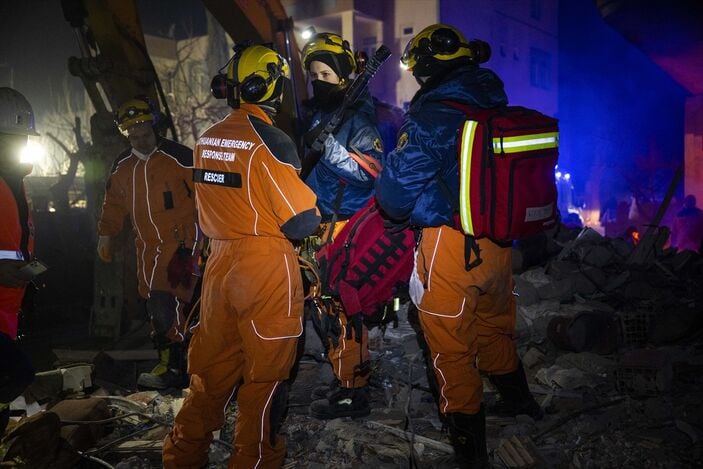 Asrın felaketi için yurt dışından arama-kurtarma ekipleri seferber oldu