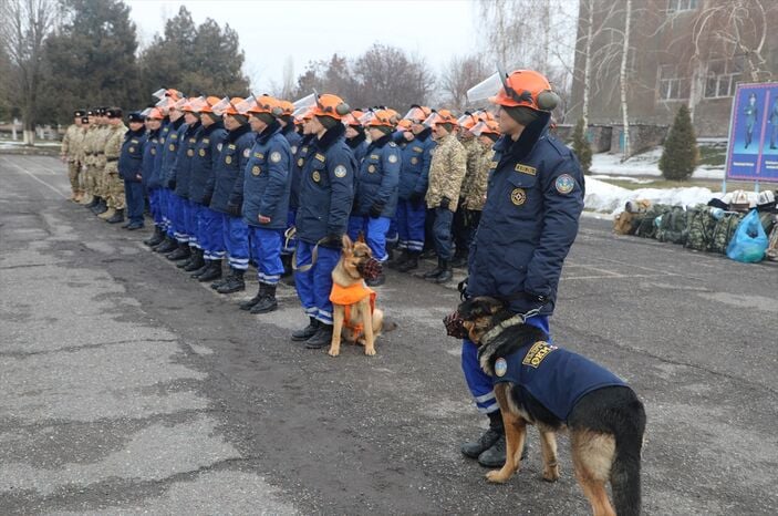 Asrın felaketi için yurt dışından arama-kurtarma ekipleri seferber oldu