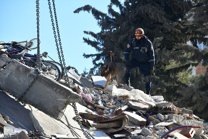 Asrın felaketi için yurt dışından arama-kurtarma ekipleri seferber oldu