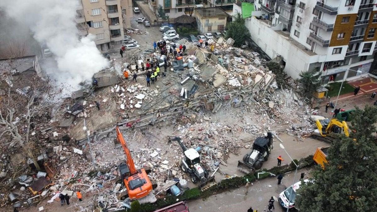 Asrın felaketi için yurt dışından arama-kurtarma ekipleri seferber oldu