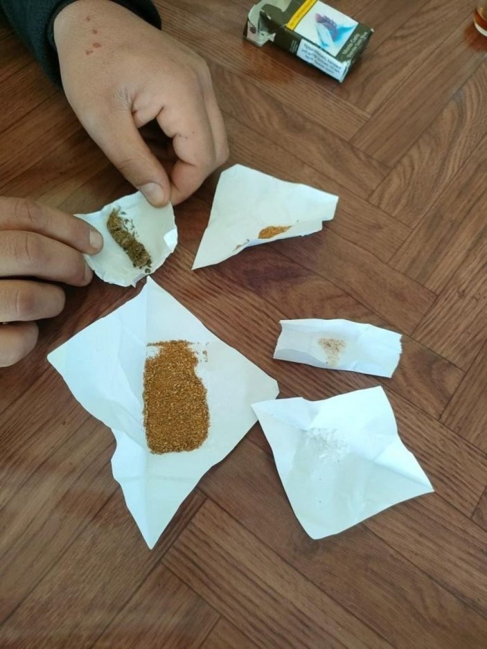 Aydın'da otobüste yolculuk ederken jandarmaya takıldılar