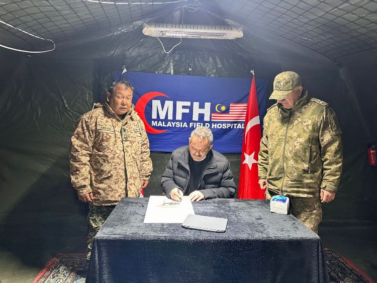 Bakan Özer'den Adıyaman'da eğitime yakın mercek