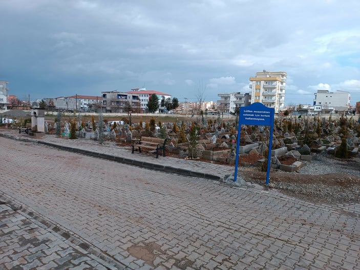 Batman'da babası tarafından boğulan küçük Adara defnedildi