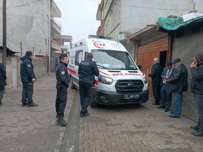 Batman'da babası tarafından boğulan küçük Adara defnedildi