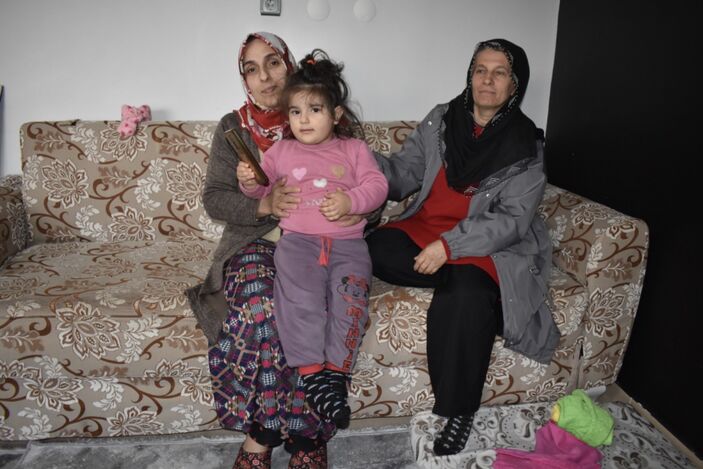 Batman'da muhtar Fatma takdir topladı: 16 depremzede aileyi mahalledeki evlere yerleştirdi