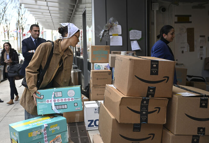 Bella Hadid'ten alkışlanacak hareket! ABD'li ünlü model depremzedeler için yardım kolileri hazırladı