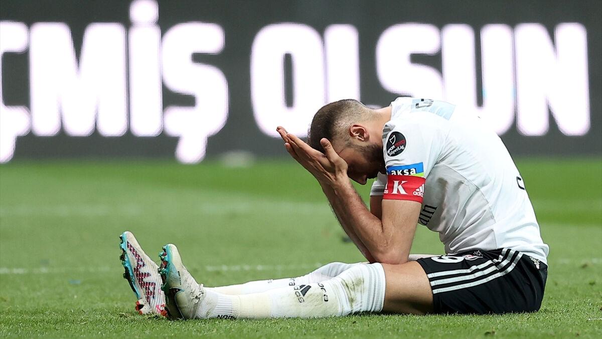 Beşiktaş&#039;ta Cenk Tosun penaltı vuruşunu kaçırdı