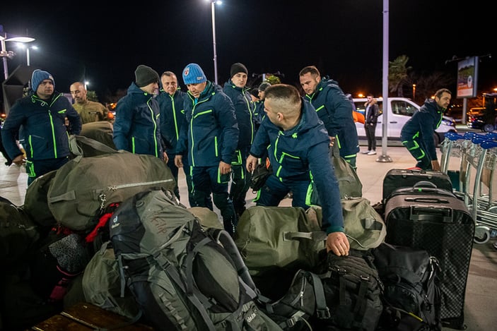 Birçok ülke arama kurtarma ekiplerini Türkiye'ye gönderdi