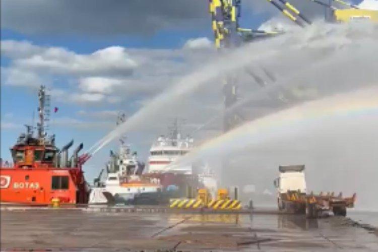 Cayır cayır yanan İskenderun&#039;a müdahale sürüyor