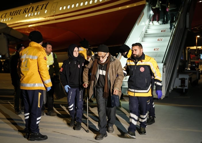 Cumhurbaşkanlığı uçakları, depremzedeler için seferber oldu