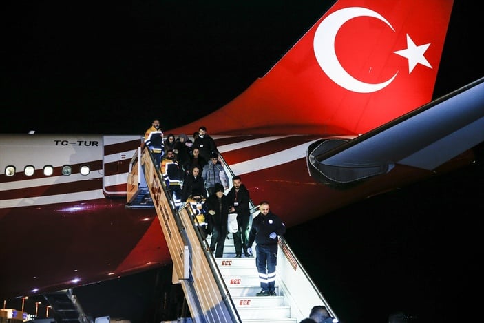 Cumhurbaşkanlığı uçakları, depremzedeler için seferber oldu