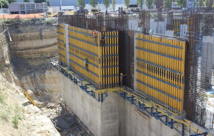 Deprem bölgesinde perde kolon, tünel kalıp ve radye temel hayat kurtardı