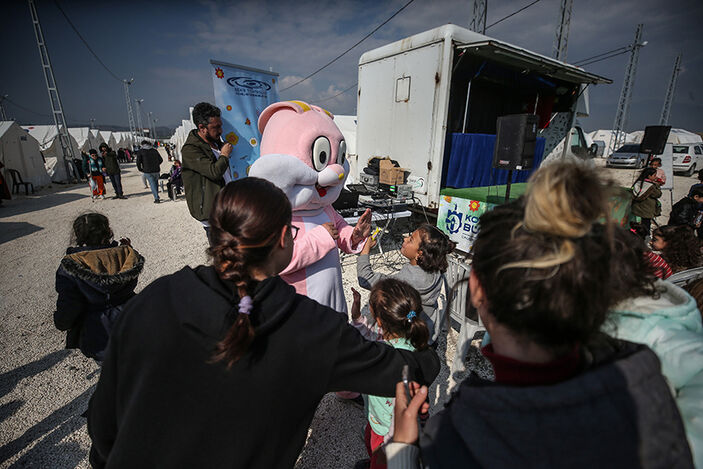 Deprem şehri enkaza çevirdi! Hataylı depremzedeler için kurulan 500 çadırda her türlü imkanlar sunuluyor