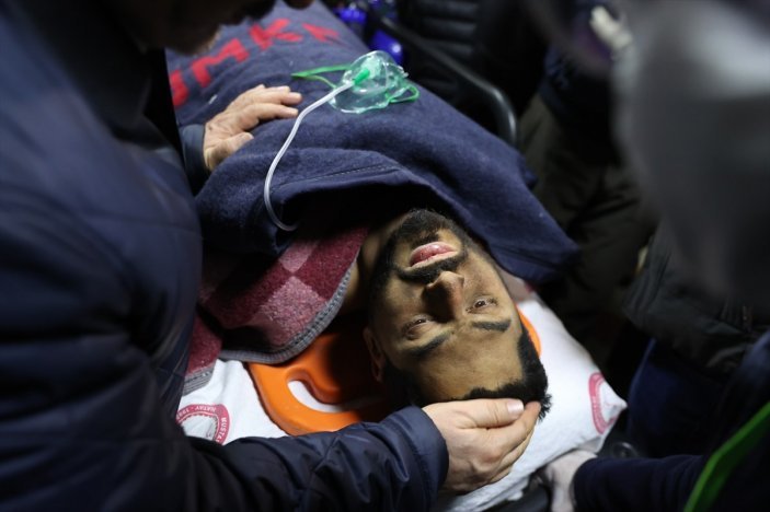 Deprem sonrası zamana karşı yaşam mücadelesini kazananlar