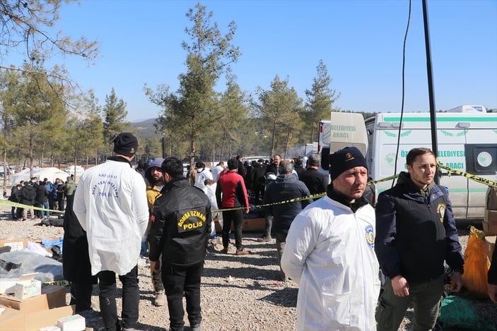 Deprem sonucu yaşamını yitirenlerin kimlikleri kriminal tekniklerle belirleniyor