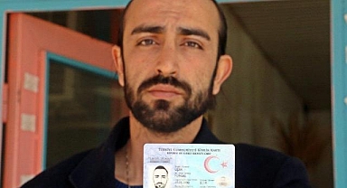 Depremde eşini ve çocuğunu kaybeden adam, kayıtlara ölü olarak geçti