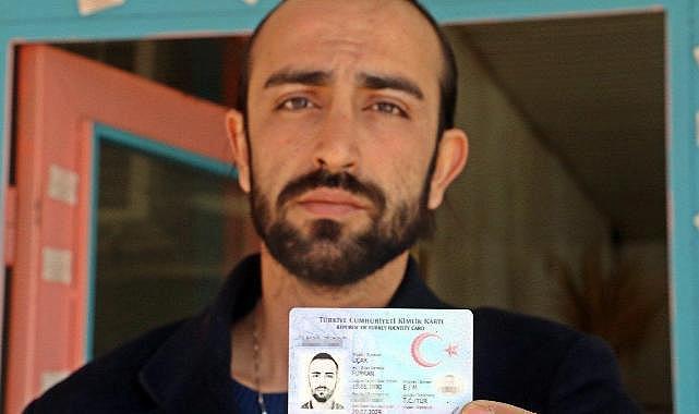 Depremde eşini ve çocuğunu kaybeden adam, kayıtlara ölü olarak geçti