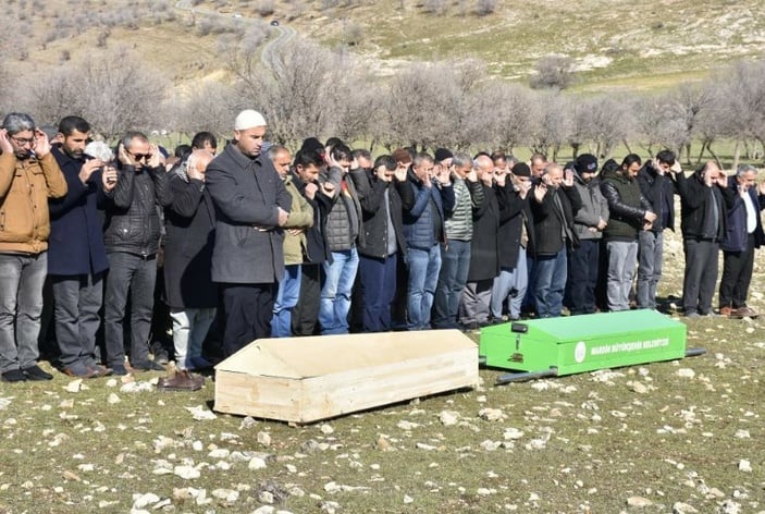 Depremde hayatını kaybeden 3 kişi memleketi Mardin'de toprağa verildi